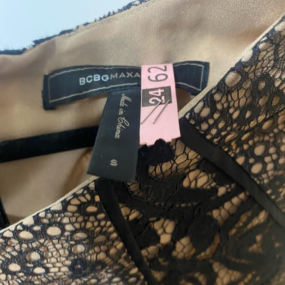 Pre-oved Bcbg lace peplum blouse - Picture 3 of 3